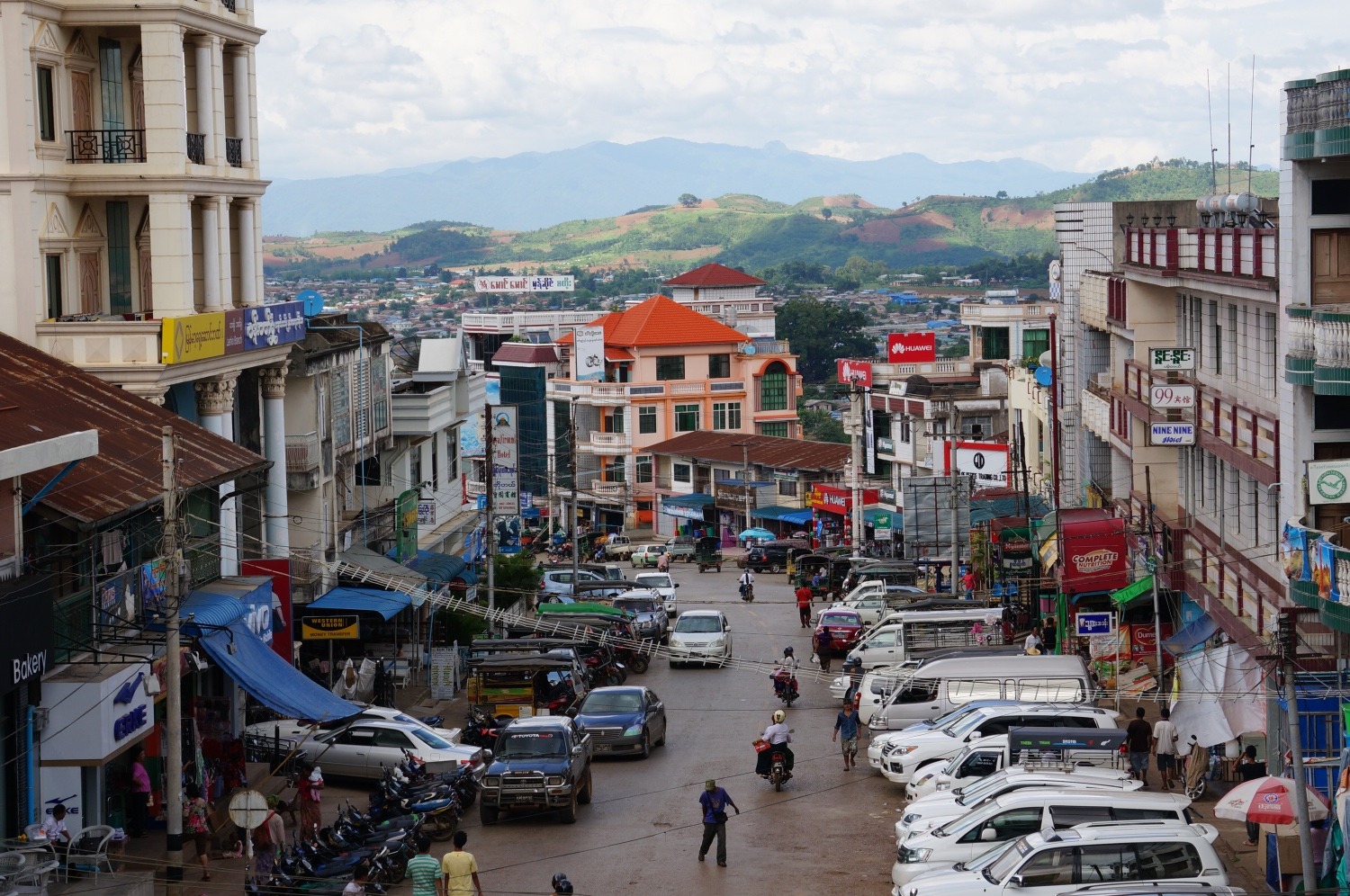 Roads and Kingdoms: A Night of Burma’s Finest Drink (2015)